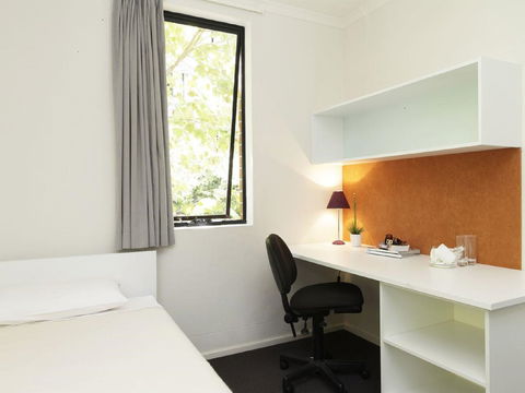 Sydney University Village - Coogee Beach Accommodation 1