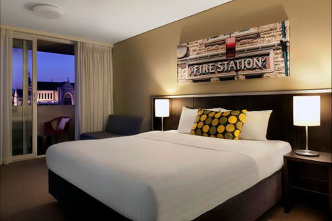 Travelodge Hotel Perth - Coogee Beach Accommodation 0