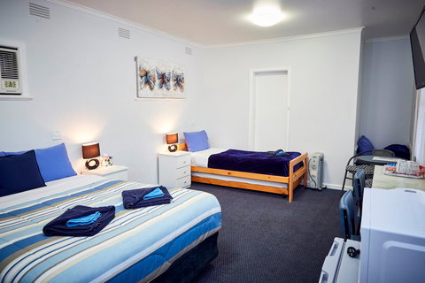 Wattle Grove Motel And Villa - Coogee Beach Accommodation 3