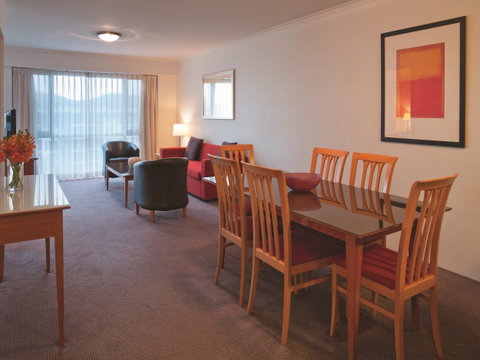 Adina Serviced Apartments Canberra James Court - Coogee Beach Accommodation 2