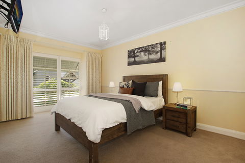 Bright 29 - Coogee Beach Accommodation 2