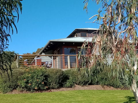 Butler's Bend Holiday Villa - Coogee Beach Accommodation 0