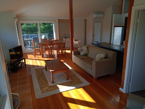 Butler's Bend Holiday Villa - Coogee Beach Accommodation 7