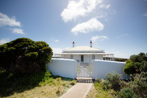 Cape Nelson Lighthouse - Coogee Beach Accommodation 2