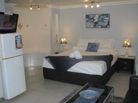 Charm City Motel - Coogee Beach Accommodation 0