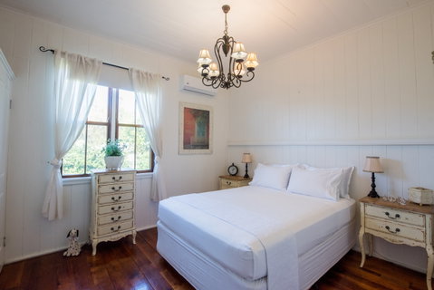 Curious Cottages - Coogee Beach Accommodation 7