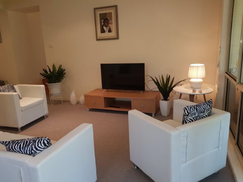 Ellie's Hide-Away At Malua Bay - Coogee Beach Accommodation 2