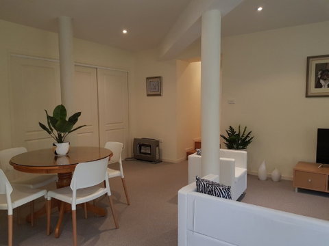 Ellie's Hide-Away At Malua Bay - Coogee Beach Accommodation 3