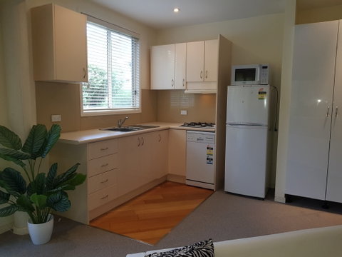Ellie's Hide-Away At Malua Bay - Coogee Beach Accommodation 4