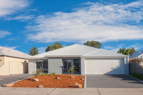 Fairway Isle - Coogee Beach Accommodation 0
