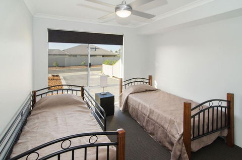 Fairway Isle - Coogee Beach Accommodation 2