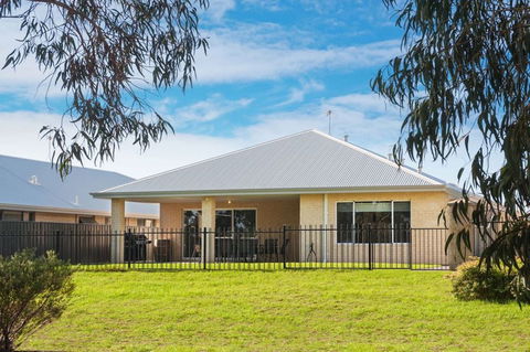 Fairway Isle - Coogee Beach Accommodation 9