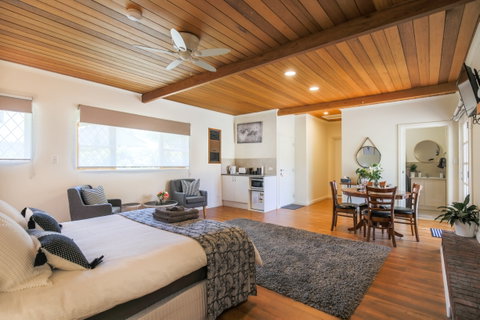 HAHNDORF LODGE - Coogee Beach Accommodation 0
