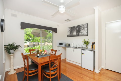 HAHNDORF LODGE - Coogee Beach Accommodation 5