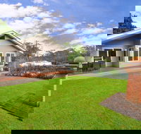 Hedgerow - Coogee Beach Accommodation