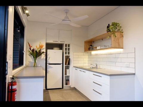 Hideaway Litchfield - Coogee Beach Accommodation 4