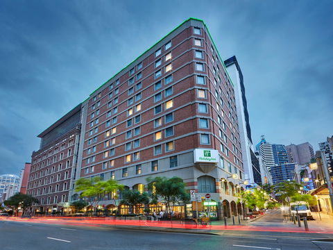 Holiday Inn Darling Harbour - Coogee Beach Accommodation 1