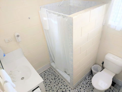 Sail Inn - Yeppoon - Coogee Beach Accommodation 5