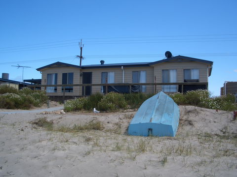 Sittin On The Beach - Coogee Beach Accommodation 1