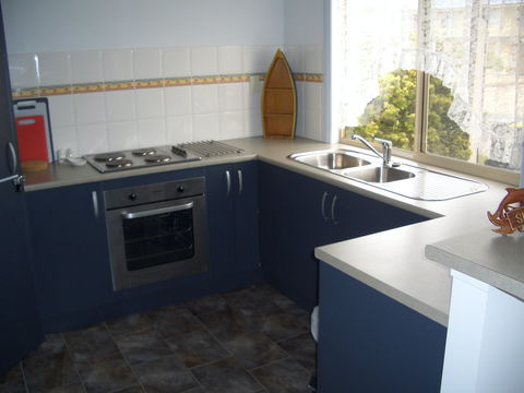 Sittin On The Beach - Coogee Beach Accommodation 2