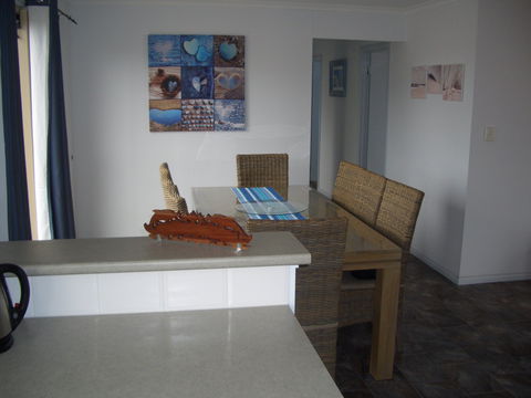 Sittin On The Beach - Coogee Beach Accommodation 3