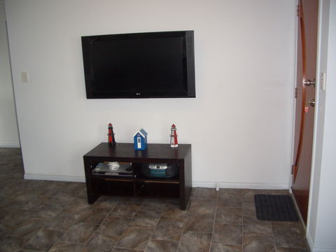 Sittin On The Beach - Coogee Beach Accommodation 5