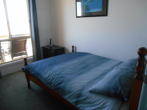 Sittin On The Beach - Coogee Beach Accommodation 7