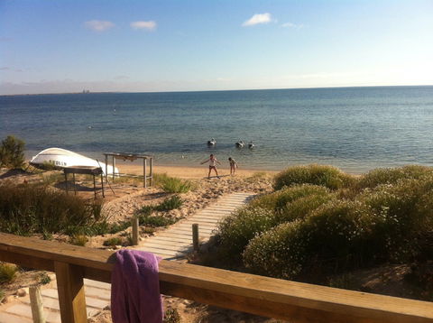 Sittin On The Beach - Coogee Beach Accommodation 8