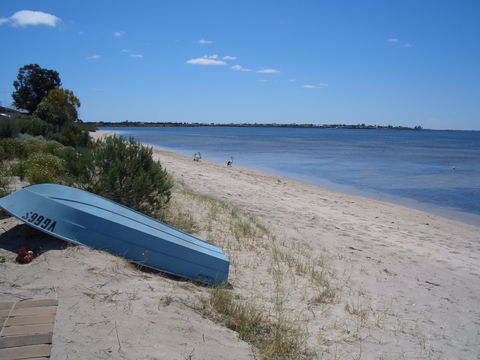 Sittin On The Beach - Coogee Beach Accommodation 9