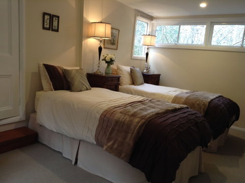Southdown Cottage Bowral - Coogee Beach Accommodation 3
