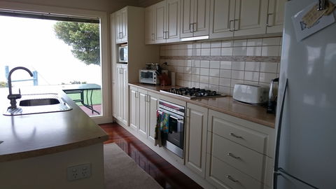 St Helens Beachfront - Coogee Beach Accommodation 2