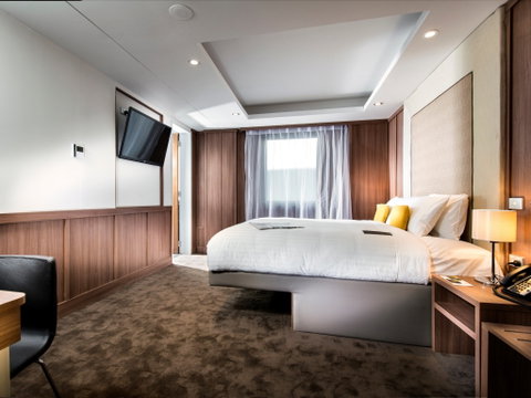 The Hougoumont Hotel - Coogee Beach Accommodation 2