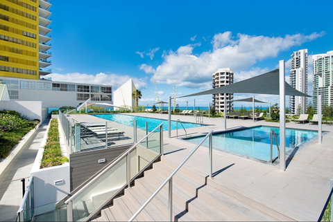 ULTIQA Air On Broadbeach - Coogee Beach Accommodation 1