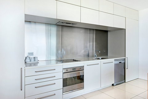 ULTIQA Air On Broadbeach - Coogee Beach Accommodation 9