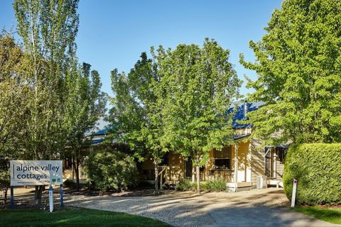 Alpine Valley Cottages - Coogee Beach Accommodation 1
