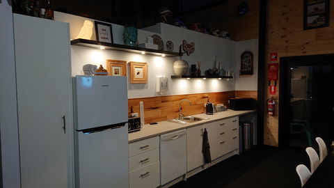 Bed In A Shed Tasmania - Coogee Beach Accommodation 2