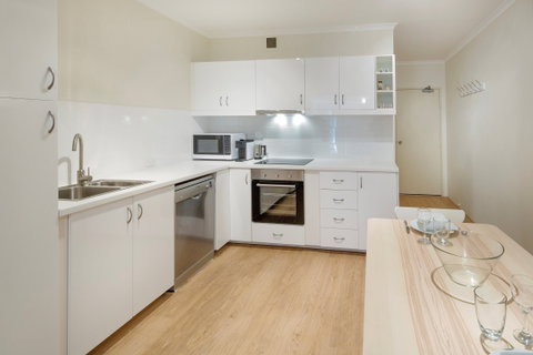 Cascades 3 - Coogee Beach Accommodation 2