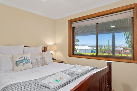 Century21 SouthCoast: Reef & Vines Port Noarlunga - Coogee Beach Accommodation 0