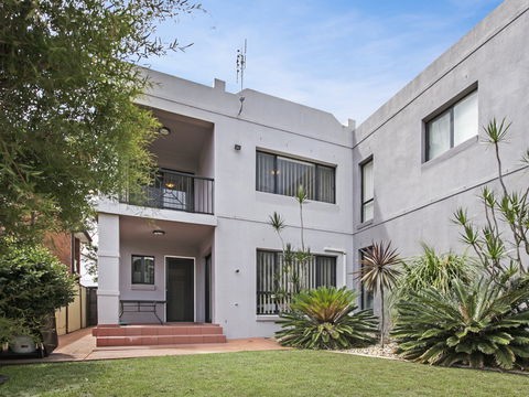 Duplex By The Sea - Coogee Beach Accommodation 0