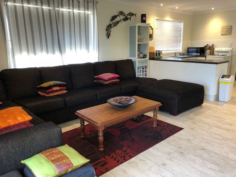 Flutterby's Beach Retreat Preston Beach - Coogee Beach Accommodation 0