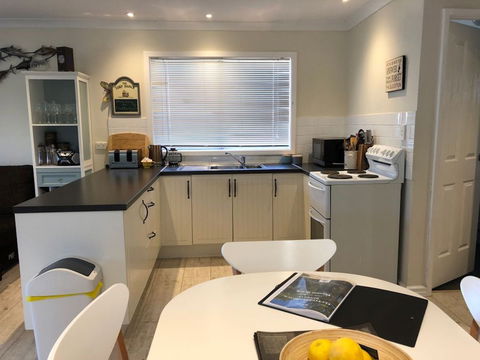 Flutterby's Beach Retreat Preston Beach - Coogee Beach Accommodation 1