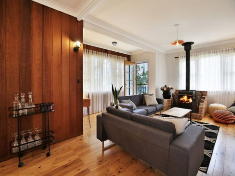 Hudson Bay At Basin View - Coogee Beach Accommodation 2