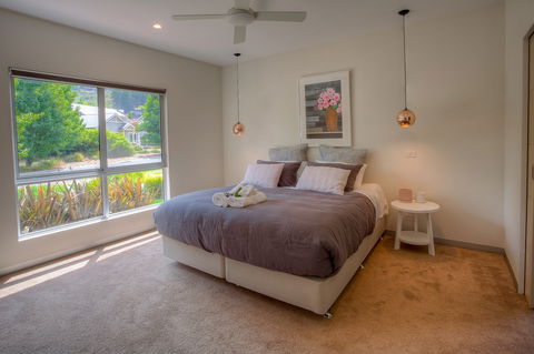 Mountain Getaway - Coogee Beach Accommodation 1
