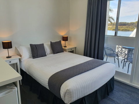 Parade Hotel - Coogee Beach Accommodation 0