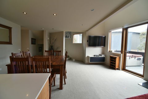 Snowstream 4 - Coogee Beach Accommodation 1