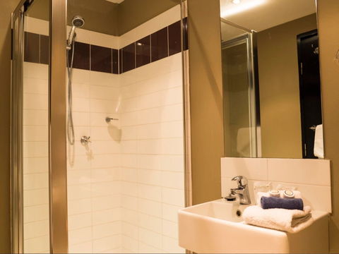 The Windsor Castle Hotel - Coogee Beach Accommodation 2