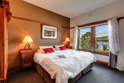 The Kermandie Hotel - Coogee Beach Accommodation 0