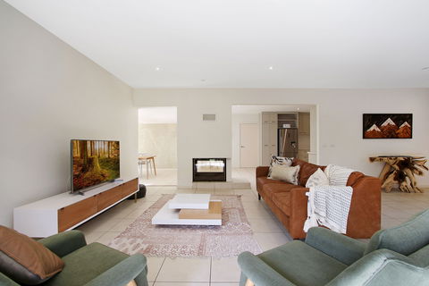 Trailblazer - Coogee Beach Accommodation 1