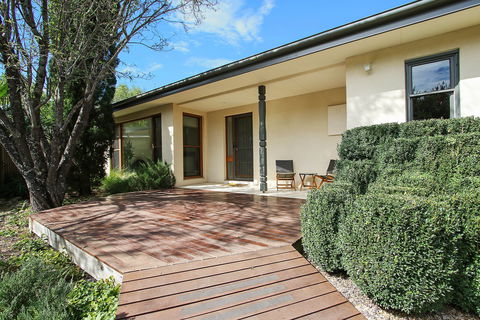 Trailblazer - Coogee Beach Accommodation 2