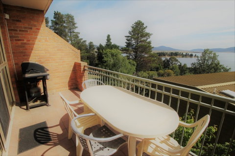 Twin Seasons 4 - Coogee Beach Accommodation 0